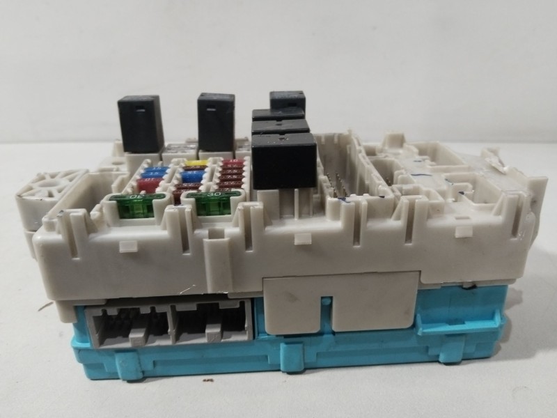 Recambio de caja reles / fusibles para mitsubishi outlander i (cu_w) 2.0 (cu2w) referencia OEM IAM MR587875  