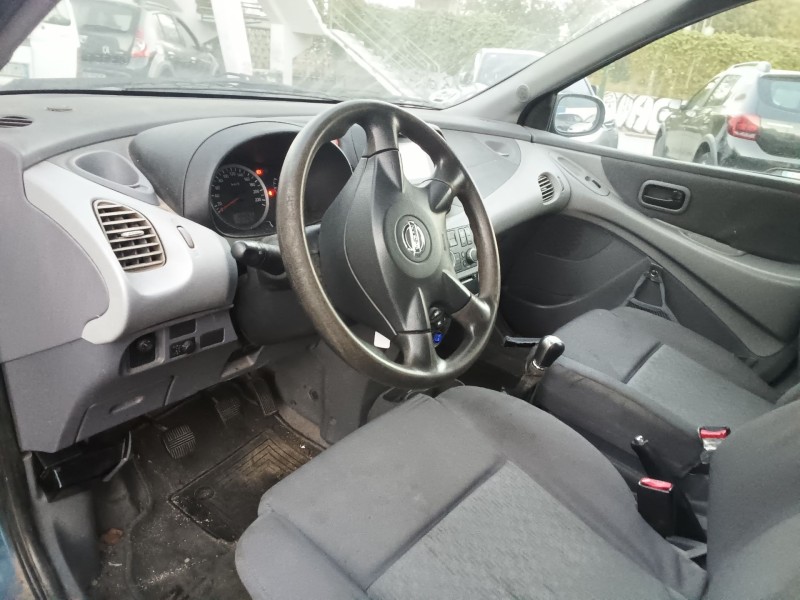 nissan almera tino (v10) del año 2003