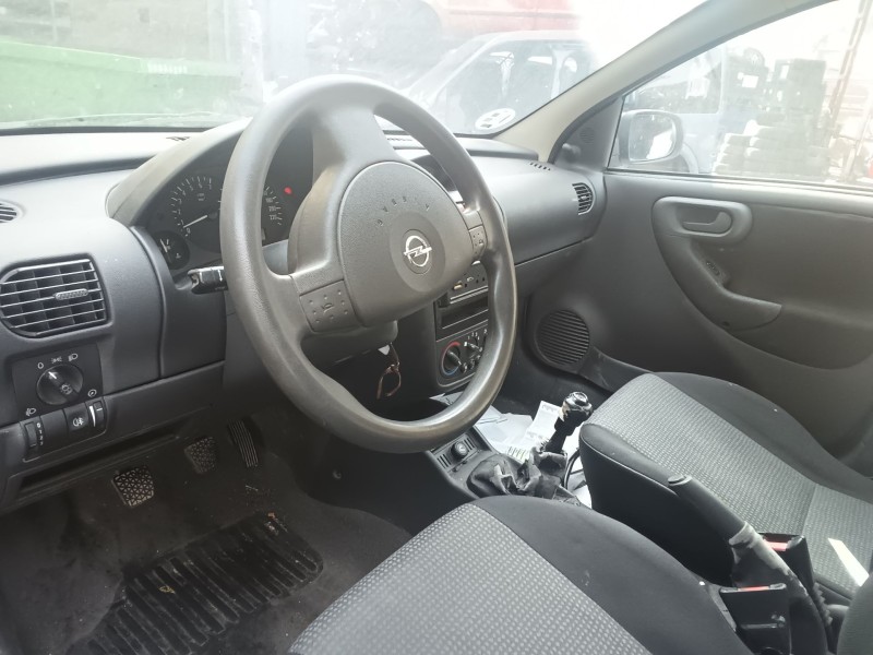 opel corsa c (x01) del año 2004
