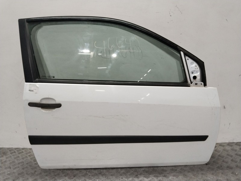 Recambio de puerta delantera derecha para ford fiesta (cb1) ambiente referencia OEM IAM 1806117 BLANCO 3 PUERTAS