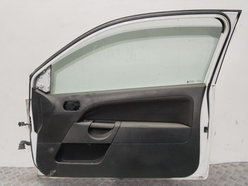 Recambio de puerta delantera derecha para ford fiesta (cb1) ambiente referencia OEM IAM 1806117 BLANCO 3 PUERTAS