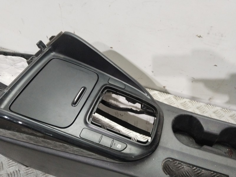 Recambio de apoyabrazos central para kia carens iv 1.6 gdi referencia OEM IAM 84601A4050WK  