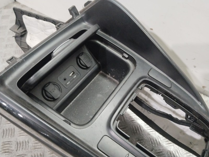 Recambio de apoyabrazos central para kia carens iv 1.6 gdi referencia OEM IAM 84601A4050WK  