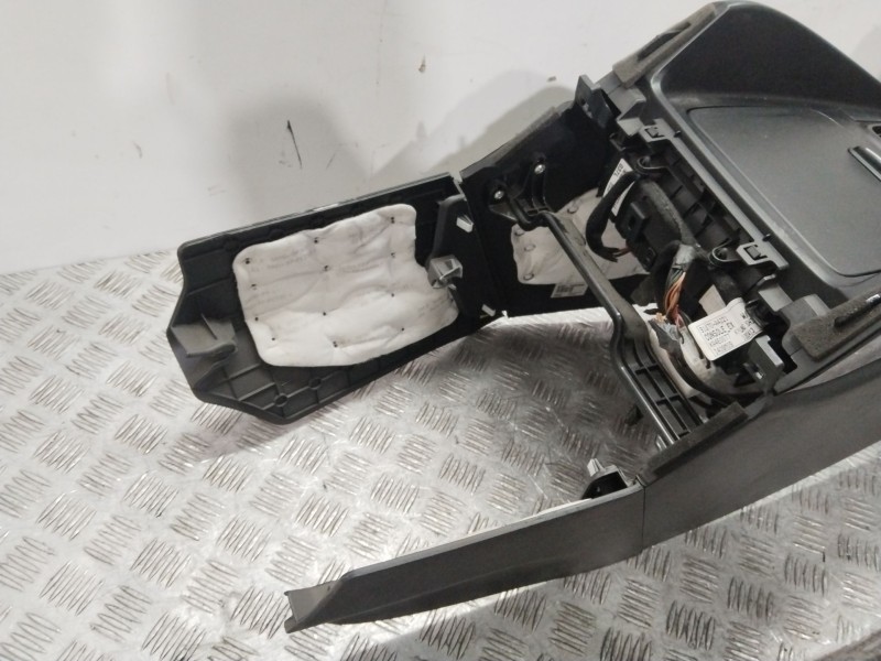 Recambio de apoyabrazos central para kia carens iv 1.6 gdi referencia OEM IAM 84601A4050WK  