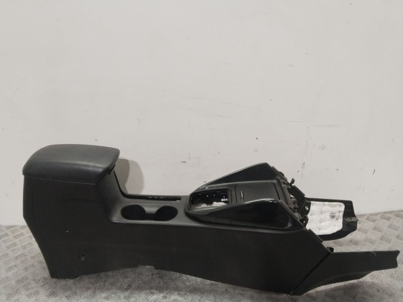 Recambio de apoyabrazos central para kia carens iv 1.6 gdi referencia OEM IAM 84601A4050WK  