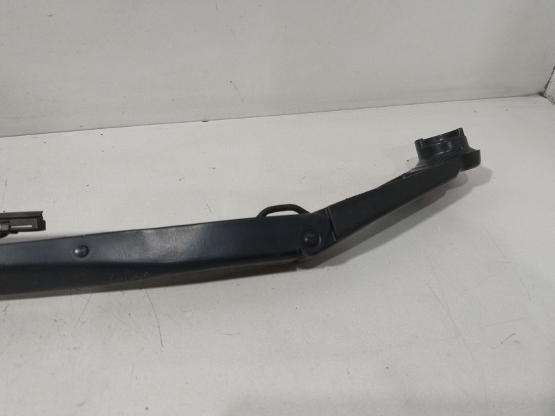 Recambio de brazo limpia delantero derecho para kia carens iv 1.6 gdi referencia OEM IAM 98321A4000  