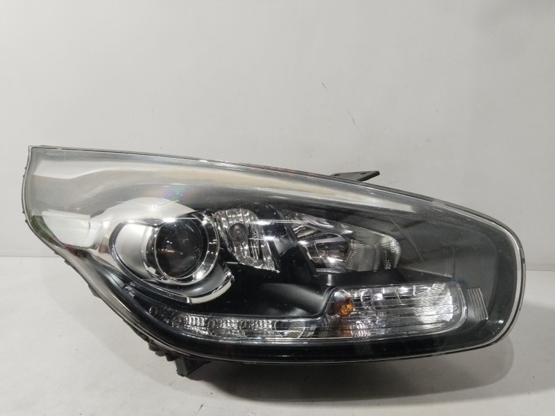Recambio de faro derecho para kia carens iv 1.6 gdi referencia OEM IAM 92102A4180  