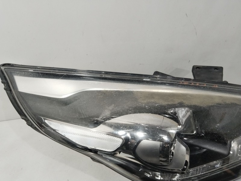 Recambio de faro derecho para kia carens iv 1.6 gdi referencia OEM IAM 92102A4180  