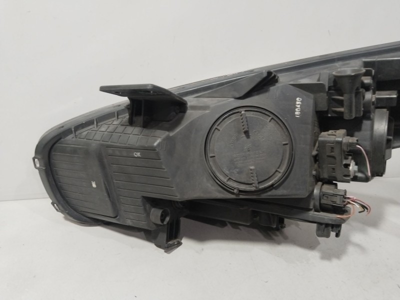 Recambio de faro derecho para kia carens iv 1.6 gdi referencia OEM IAM 92102A4180  