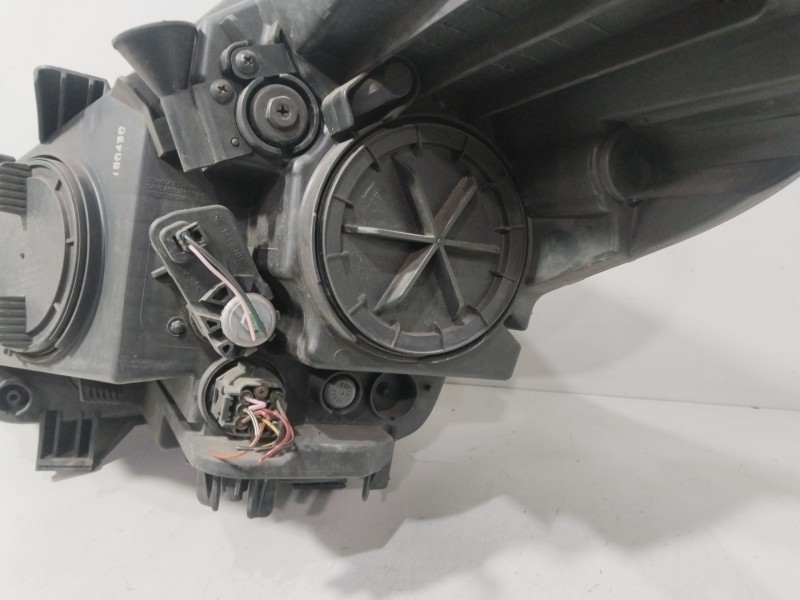 Recambio de faro derecho para kia carens iv 1.6 gdi referencia OEM IAM 92102A4180  