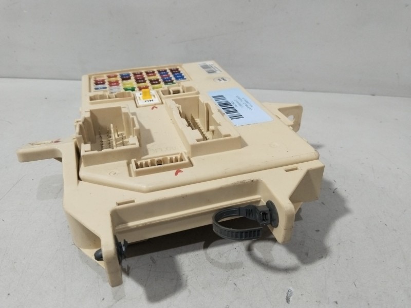 Recambio de caja reles / fusibles para kia carens iv 1.6 gdi referencia OEM IAM 91950A4510  