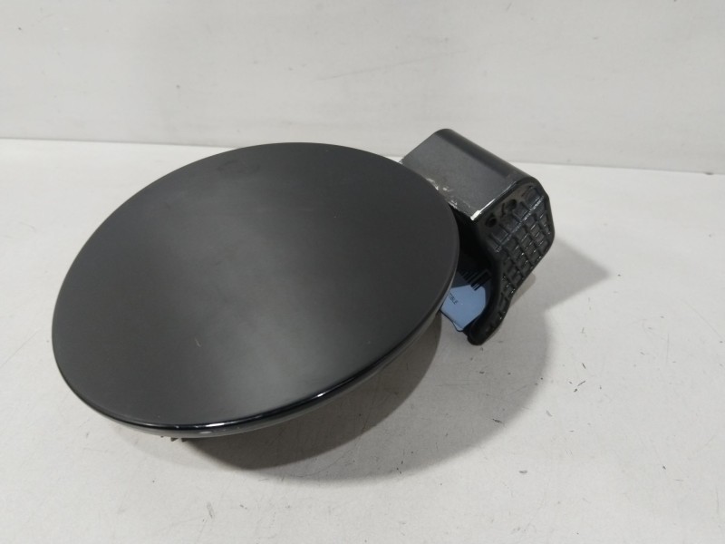 Recambio de tapa exterior combustible para kia carens iv 1.6 gdi referencia OEM IAM 69510A4001  