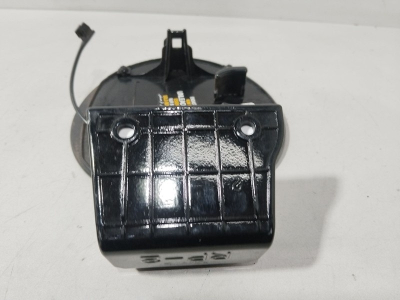 Recambio de tapa exterior combustible para kia carens iv 1.6 gdi referencia OEM IAM 69510A4001  