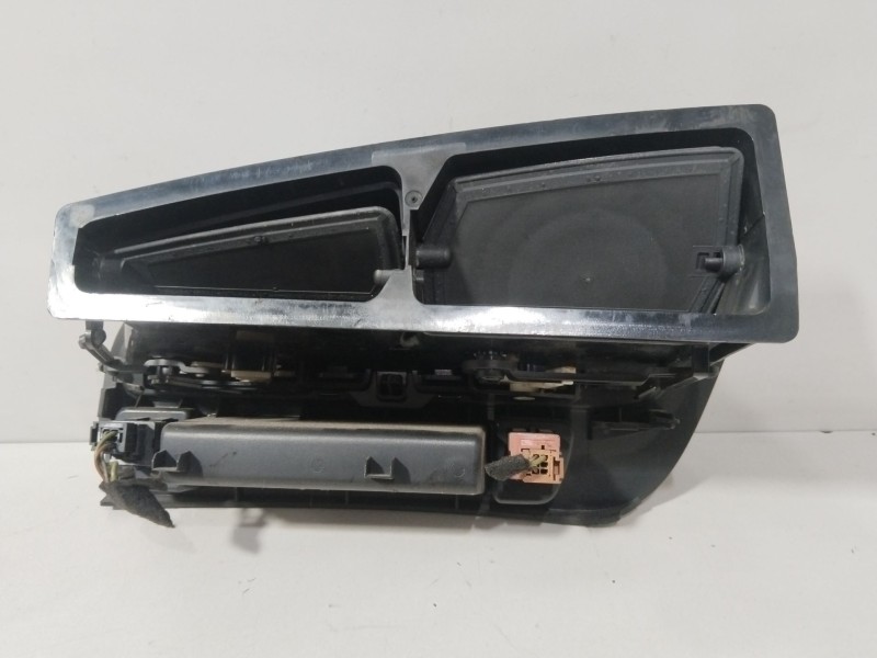 Recambio de aireador central derecho para peugeot 5008 (0u_, 0e_) 2.0 hdi referencia OEM IAM 9686527977  