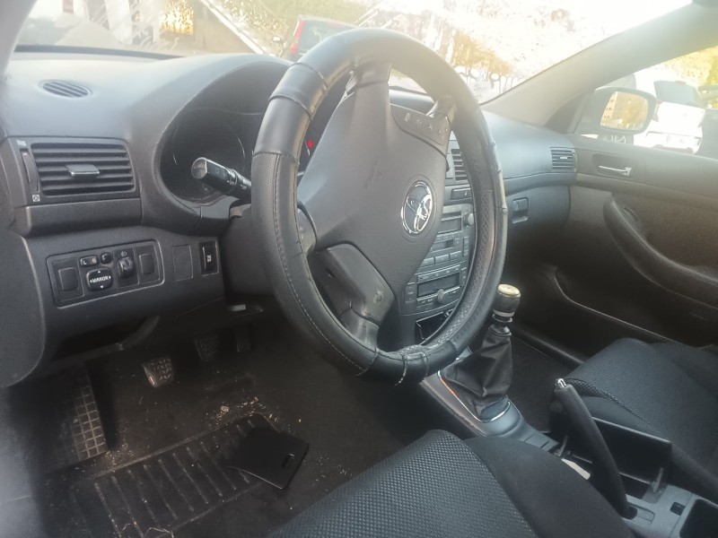 toyota avensis (_t25_) del año 2005