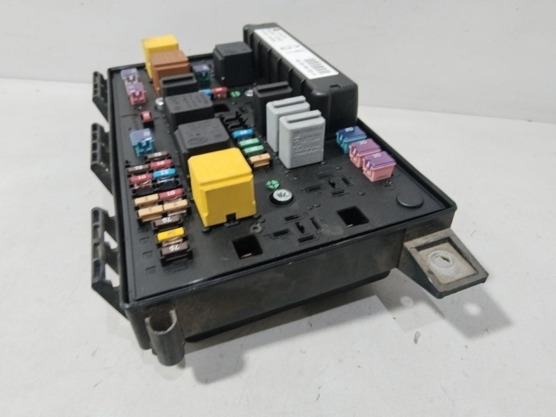 Recambio de caja reles / fusibles para opel astra h gtc (a04) 1.6 (l08) referencia OEM IAM 13206751  