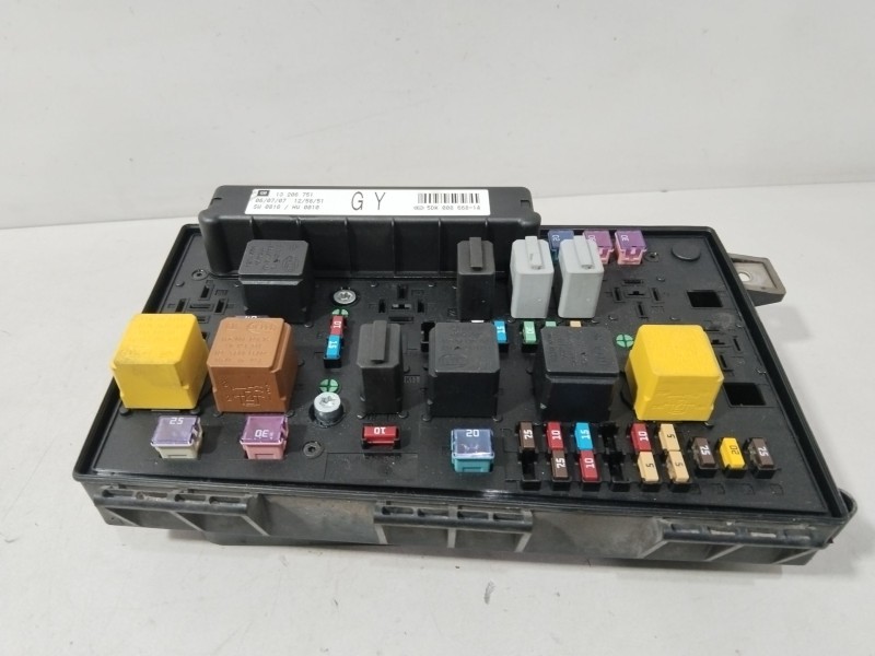 Recambio de caja reles / fusibles para opel astra h gtc (a04) 1.6 (l08) referencia OEM IAM 13206751  