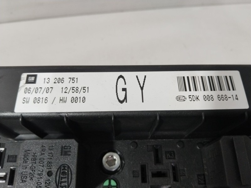 Recambio de caja reles / fusibles para opel astra h gtc (a04) 1.6 (l08) referencia OEM IAM 13206751  