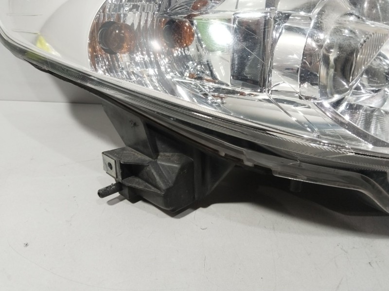 Recambio de faro derecho para mazda 5 (cr) 1.8 (cr19) referencia OEM IAM C23551030  