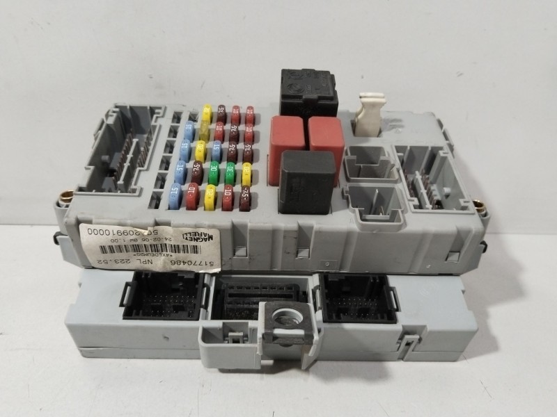 Recambio de caja reles / fusibles para fiat doblo monospace (119_, 223_) 1.9 jtd referencia OEM IAM 51770486  