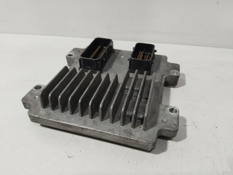 Recambio de centralita motor uce para opel astra j (p10) 1.6 (68) referencia OEM IAM 12634556  