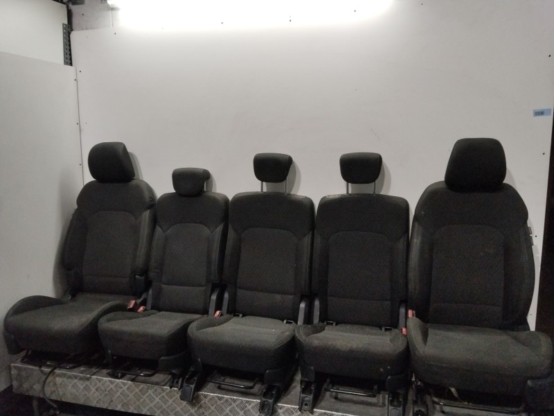Recambio de juego asientos completo para kia carens iv 1.6 gdi referencia OEM IAM   