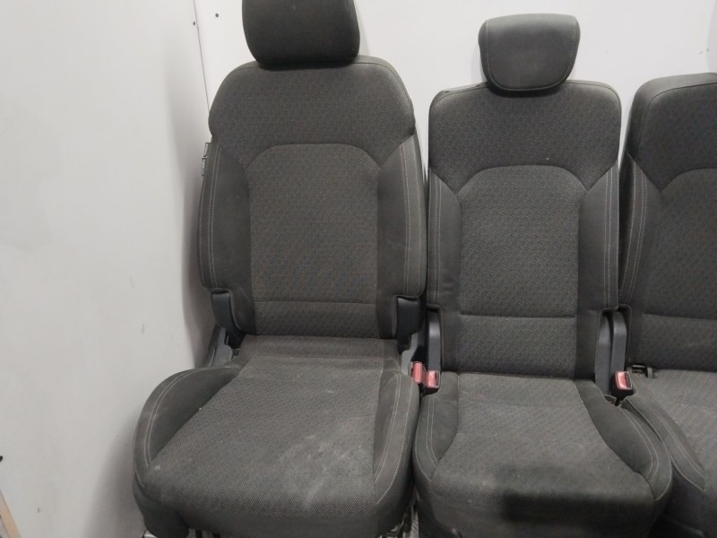 Recambio de juego asientos completo para kia carens iv 1.6 gdi referencia OEM IAM   