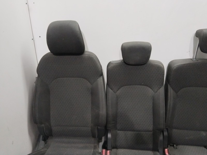 Recambio de juego asientos completo para kia carens iv 1.6 gdi referencia OEM IAM   