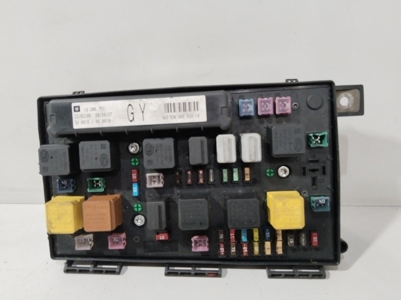 Recambio de caja reles / fusibles para opel astra h gtc (a04) 1.6 (l08) referencia OEM IAM 13206751  