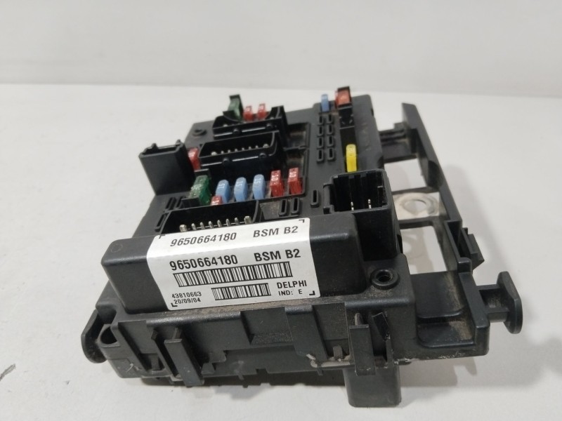 Recambio de caja reles / fusibles para peugeot 307 break (3e) 1.6 16v referencia OEM IAM 9650664180  