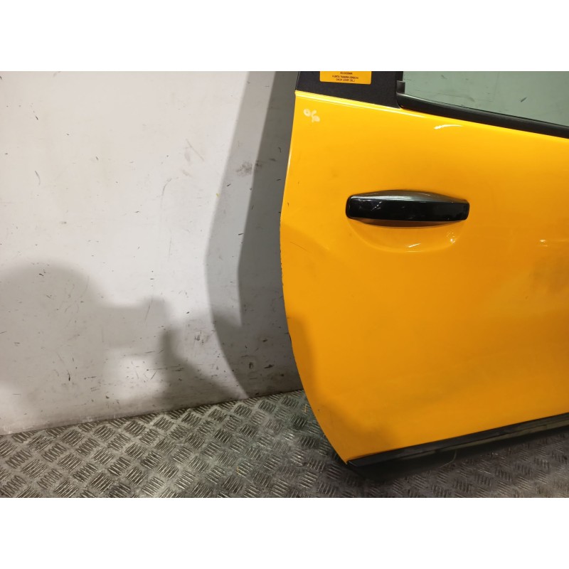 PUERTA TRASERA DERECHA 821005599R AMARILLO - imagen 2