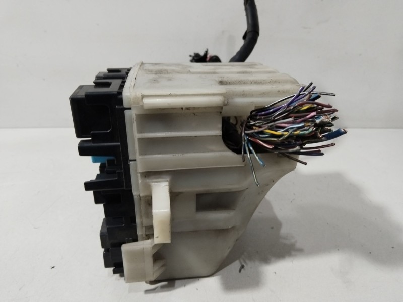 Recambio de caja reles / fusibles para mazda 5 (cr) 1.8 (cr19) referencia OEM IAM 71545642  