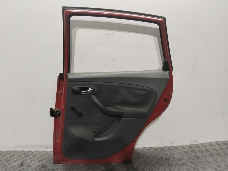 Recambio de puerta trasera derecha para seat altea (5p1) 1.9 tdi referencia OEM IAM 5P0833056A  