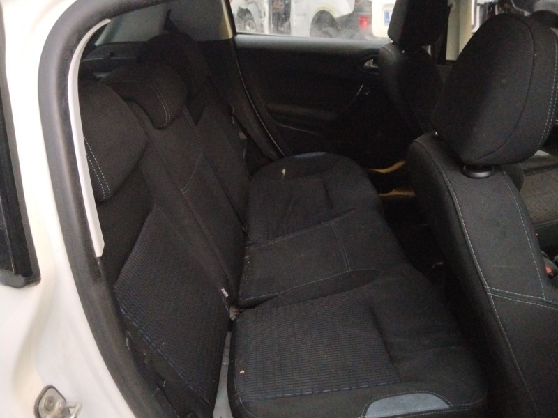 peugeot 208 i (ca_, cc_) del año 2015