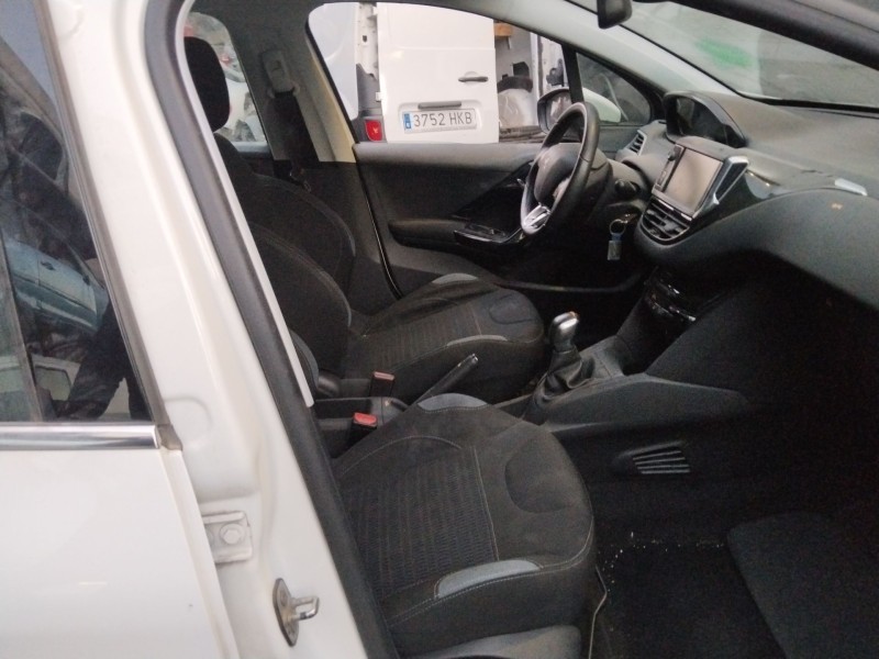 peugeot 208 i (ca_, cc_) del año 2015