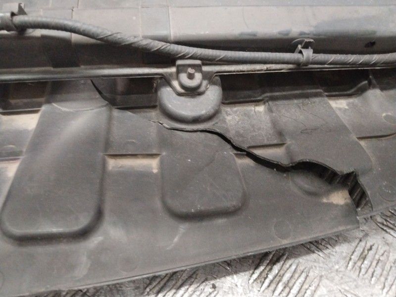 Recambio de panel frontal para hyundai i30 (gd) 1.4 crdi referencia OEM IAM 64101A6200  