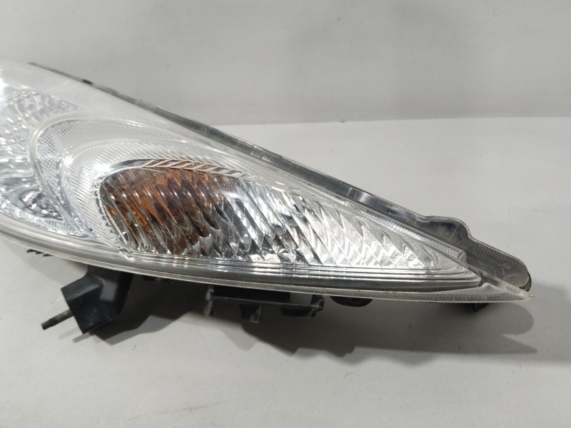 Recambio de faro derecho para nissan juke (f15) 1.5 dci referencia OEM IAM 261201KL0B  
