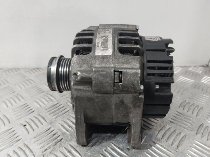 Recambio de alternador para audi a4 b6 (8e2) 2.0 referencia OEM IAM 437377  