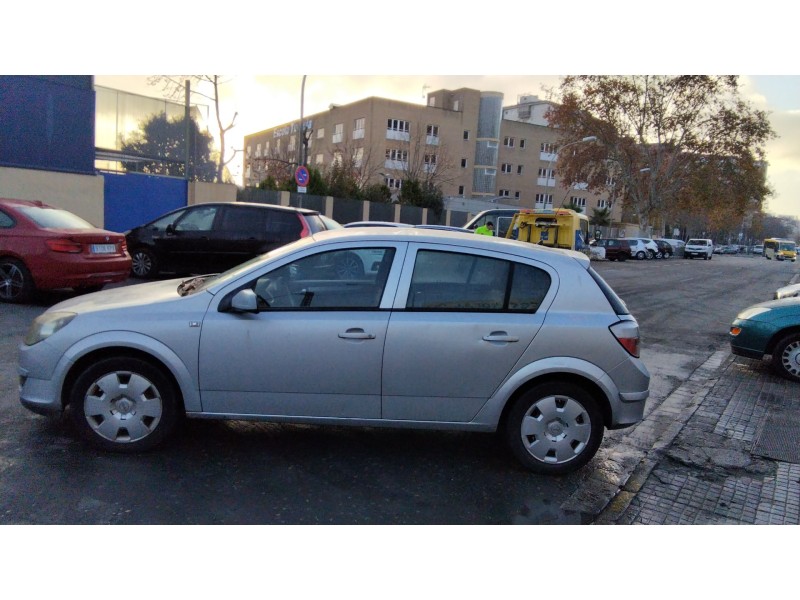 opel astra h (a04) del año 2004