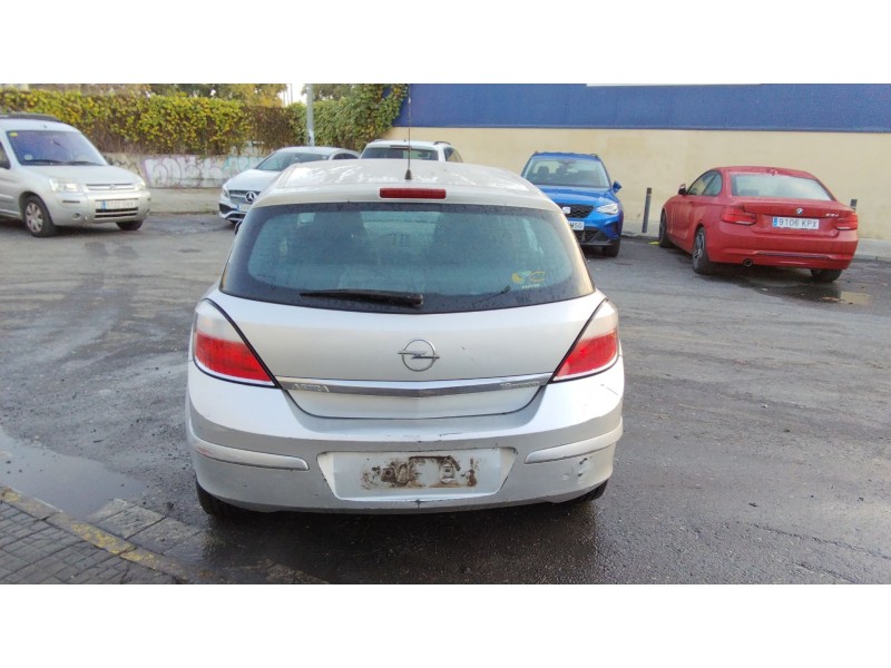 opel astra h (a04) del año 2004