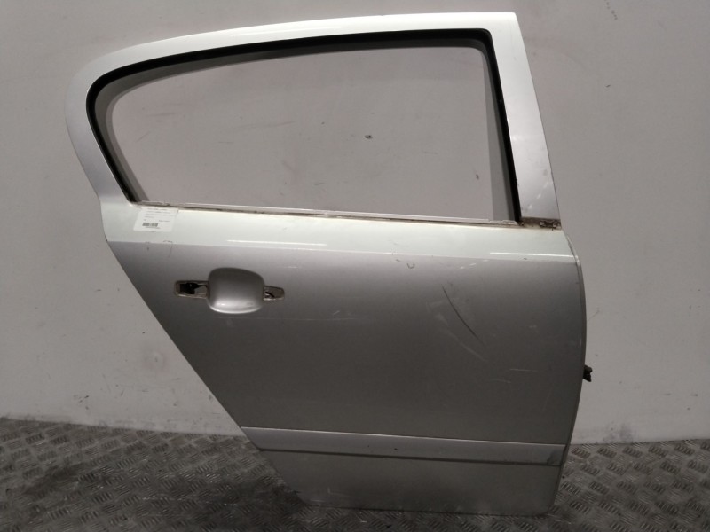 Recambio de puerta trasera derecha para opel astra h berlina cosmo referencia OEM IAM  PLATA 