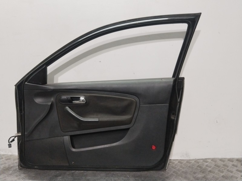 Recambio de puerta delantera derecha para seat ibiza iii (6l1) 1.9 tdi referencia OEM IAM 6L3831056R NEGRO 
