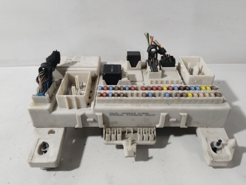 Recambio de caja reles / fusibles para volvo v50 (545) d5 referencia OEM IAM 30765015  