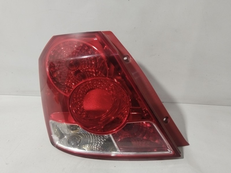 Recambio de piloto trasero izquierdo para daewoo kalos (klas) 1.4 16v referencia OEM IAM 300266L  