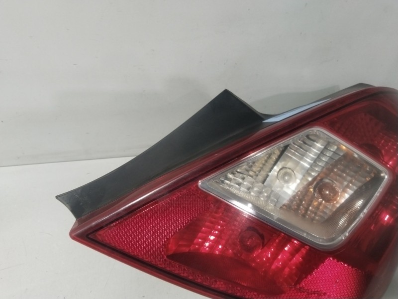 Recambio de piloto trasero derecho para opel corsa d catch me referencia OEM IAM 13269051  