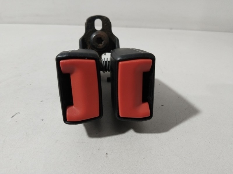 Recambio de anclaje cinturon trasero medio para ford kuga i 2.0 tdci referencia OEM IAM 4M51A613K21AA  