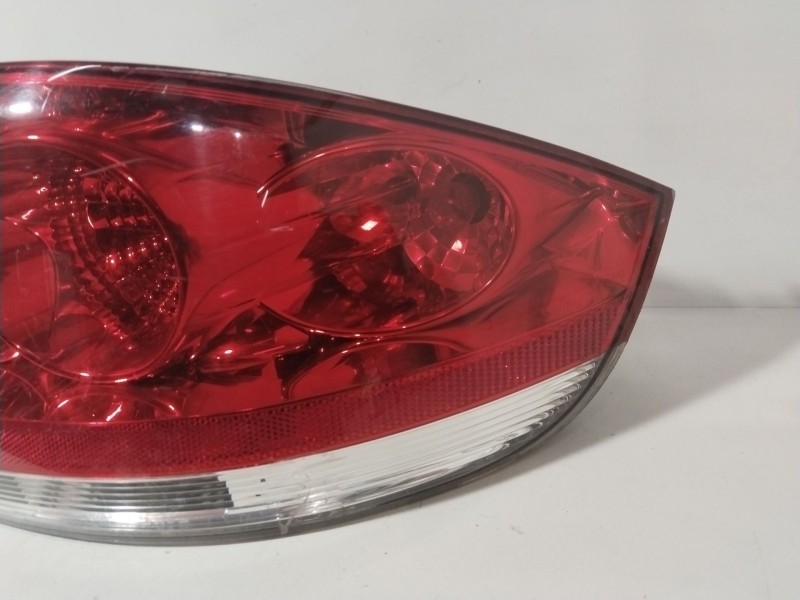 Recambio de piloto trasero derecho para fiat linea (323_, 110_) 1.6 d multijet referencia OEM IAM 51869227  