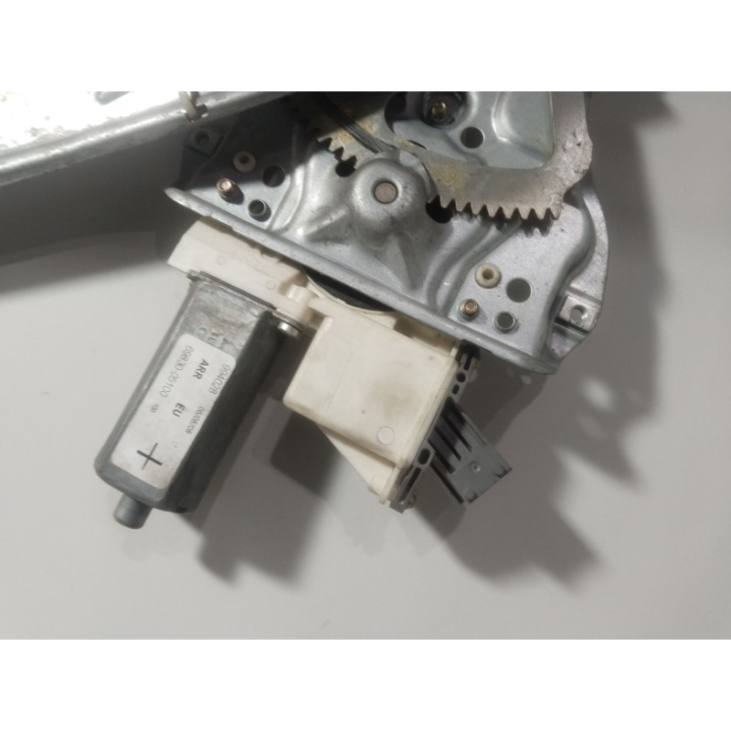 Recambio de elevalunas trasero derecho para toyota avensis berlina (t25) 2.0 d4-d executive berlina (5-ptas.) referencia OEM IAM