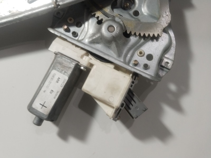 Recambio de elevalunas trasero derecho para toyota avensis berlina (t25) 2.0 d4-d executive berlina (5-ptas.) referencia OEM IAM