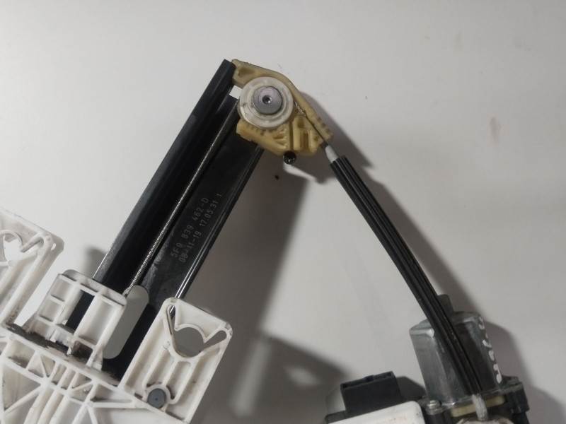 Recambio de elevalunas trasero derecho para seat leon sportstourer (kl8) style referencia OEM IAM 5F9839462D  